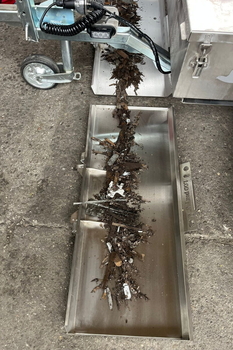 Magnetic sweeper MS 2000 F FALCON – cleaning up metal impurities in the hall of an automotive plant