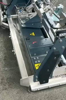 Magnetic sweeper MS 2000 F FALCON – cleaning up metal impurities in the hall of an automotive plant