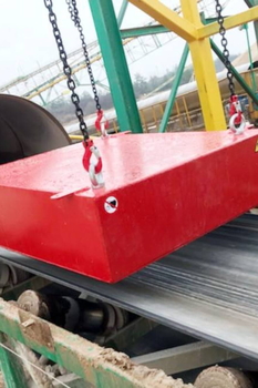 Magnetic plate DND-MC over the limestone belt conveyor before the primary crusher