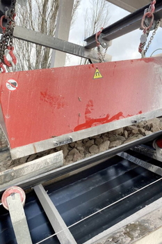 Magnetic plate DND-MC over the limestone belt conveyor before the primary crusher