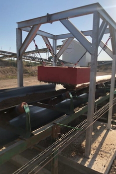 Magnetic plate DND-MC over the limestone belt conveyor before the primary crusher