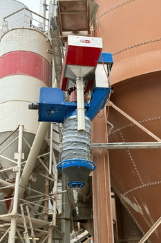 Automatic magnetic grate separator MSSJ-AC HD 600 SCORPION in a chute of ground hydrated lime