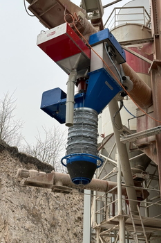 Automatic magnetic grate separator MSSJ-AC HD 600 SCORPION in a chute of ground hydrated lime