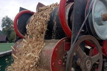 Magnetic drum MB 204 F 600 - Crushing of wooden pallets