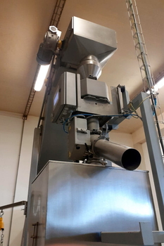Gravity free-fall style metal detector QUICKTRON 07 RH HyQ Clean – granulation and homogenisation of mixtures in pharmaceutical production