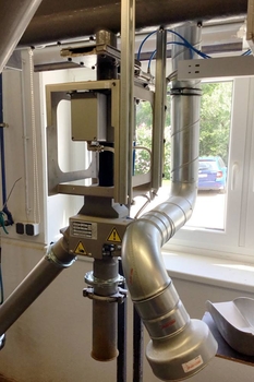 Gravity free-fall style metal detector QUICKTRON 05 A – input raw material inspection in pharmaceutical production