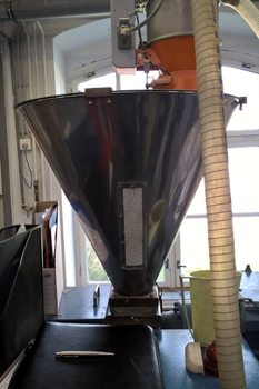 Drawer-type magnetic separator MSS-MC – injection molding of plastics
