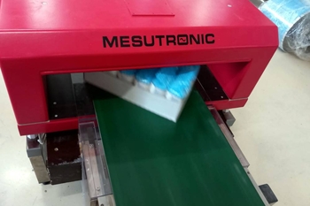 Tunnel metal detector METRON 05 D – final inspection in a food operation
