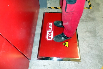 Magnetic mat MM – entrance to the hygiene zone of a food operation