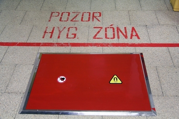 Magnetic mat MM – entrance to the hygiene zone of a food operation