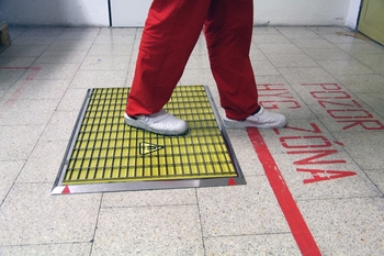 Magnetic mat MM – entrance to the hygiene zone of a food operation