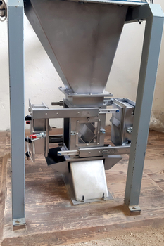 Plate magnetic separator ML-LUX – metal separation from spices in the food industry