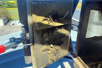 Plate magnetic lantern ML 250 N – metal separation from a granulated feed mixture
