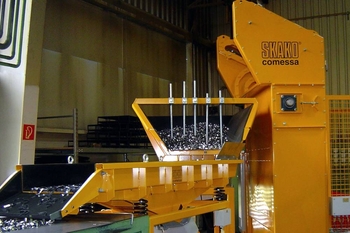 Vibrating spreading feeder - sorting fine fractions and material preparation