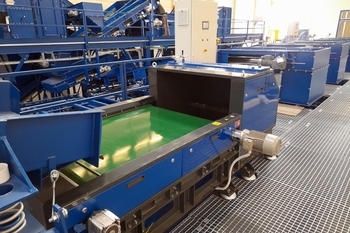 Eddy current separator ECS with a vibrating feeder – aluminium separation in metal recycling