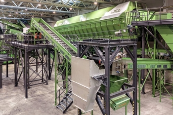 Metal separation on a municipal waste sorting line