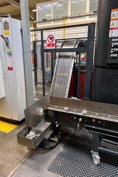 Magnetic conveyor MD-Z COBRA – transport of metal stampings from the press in engineering