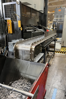 Magnetic conveyor MD VIPER – transport of metal stampings from the press in engineering