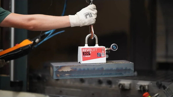Lifting magnet during load handling