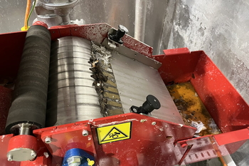Magnetic coolant separator MVS – cleaning the coolant emulsion at a machine tool in engineering