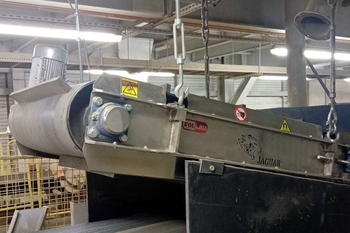 Automatic overband magnetic separator DND-AC – reclamation of foundry sand and moulding mixtures