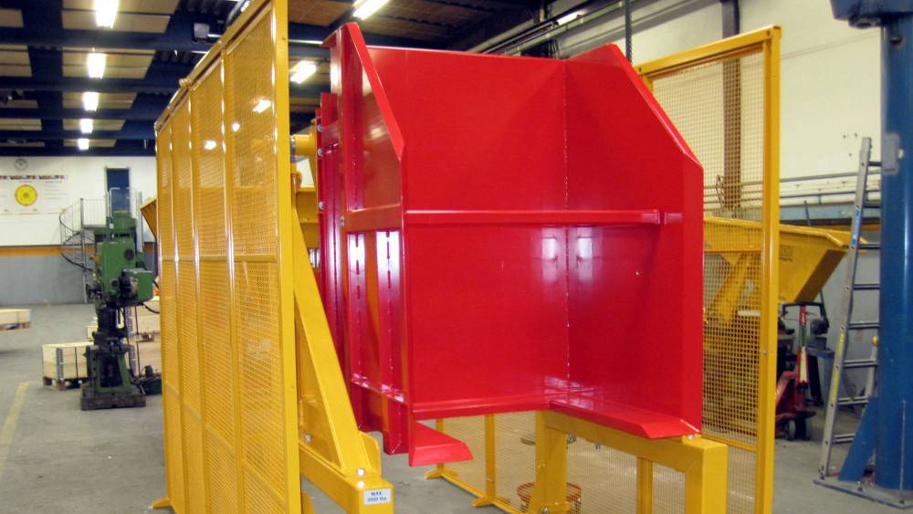Hydraulic tipper