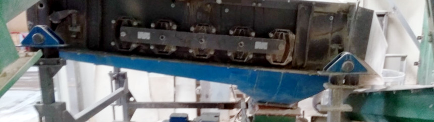 Sorting of glass and ceramic frits using a vibrating sieve