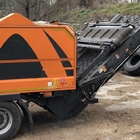 Magnetic self-cleaning plate for mobile crushers and screeners