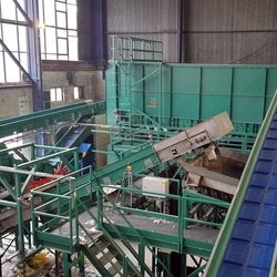 Automated plastic waste sorting line