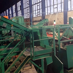 Automated plastic waste sorting line