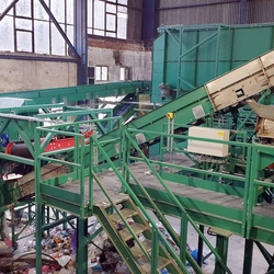 Automated plastic waste sorting line