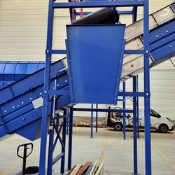 Automated line for sorting PET bottles, Al and Fe cans
