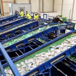 Automated line for sorting PET bottles, Al and Fe cans