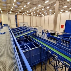 Automated line for sorting PET bottles, Al and Fe cans