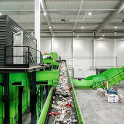Automated sorting line for PET bottles, aluminum and iron cans