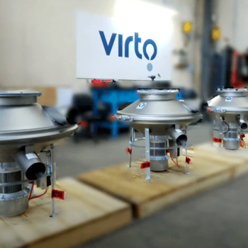Vibrating sieve for pneumatic transport