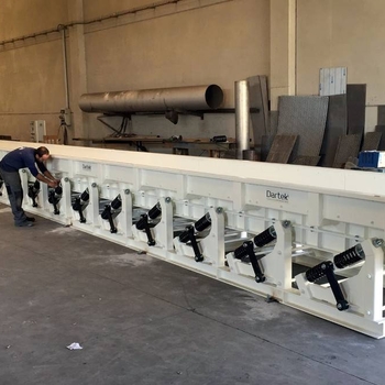Natural frequency conveyor
