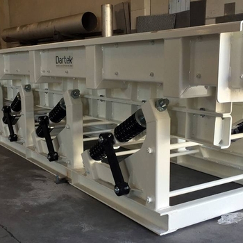 Natural frequency conveyor