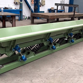 Natural frequency conveyor