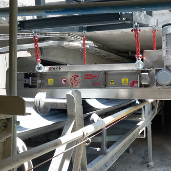 Permanent overband magnetic separator DND-AC