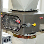 Magnetic grate separator in housing MSS-MC